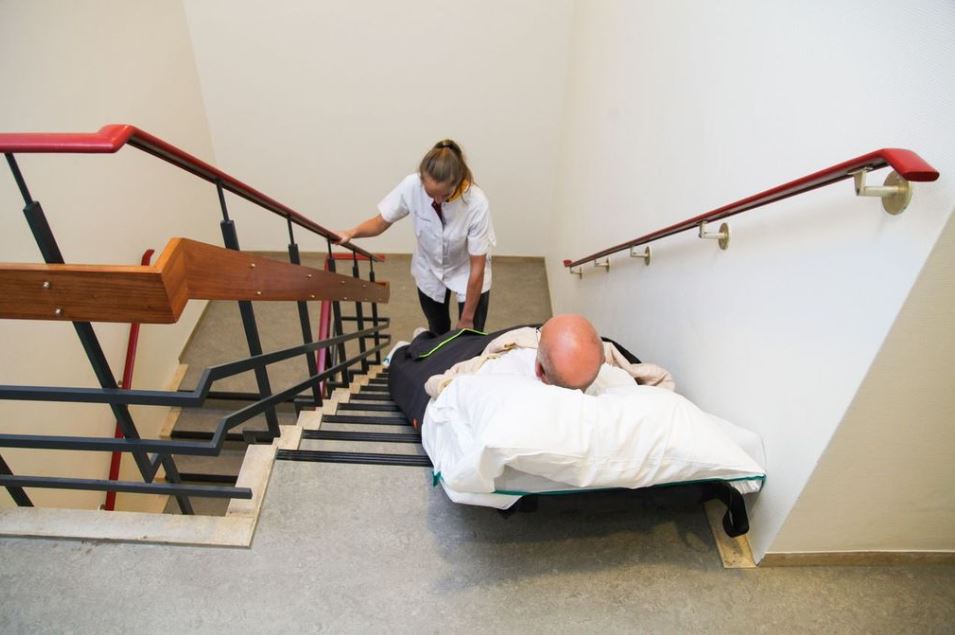 S-CAPEPOD Evacuation Sheet Standard Model 100% Polyester W80-90cm; L210cm. Weight C: 150kg - Image 13